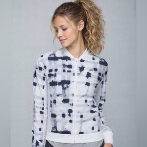 Lululemon White and Blue Tie-Dye Jacket sz.6